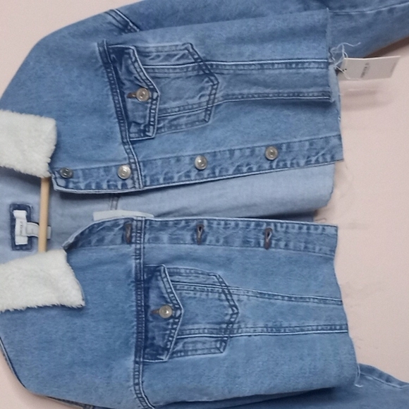 Forever 21 Jacket Denim Sherpa Trim Cropped with Raw Hem New - Picture 10 of 16